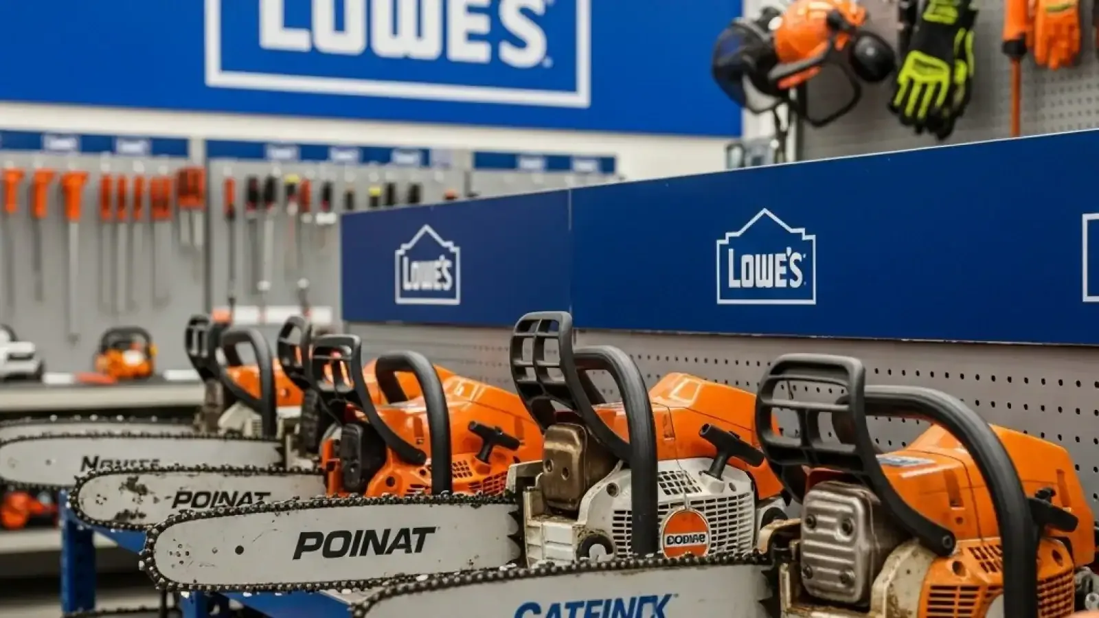 Lowe’s Chainsaw Rental: Prices, Availability, and Requirements