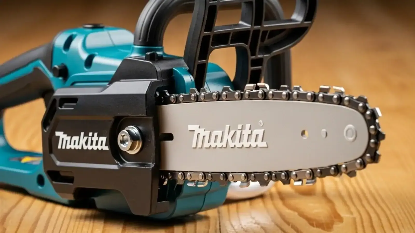 Makita Mini Chainsaw: Specs, Features, and Cutting Power