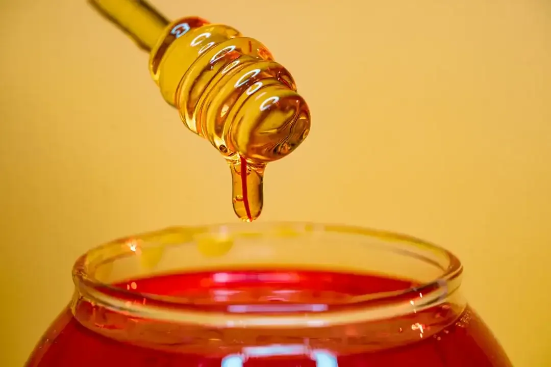 Choose the Best Chainsaw Bar Oil: Maximize Performance & Lifespan