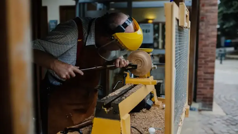 Electric Chainsaw Safety: Your Essential Beginner's Guide