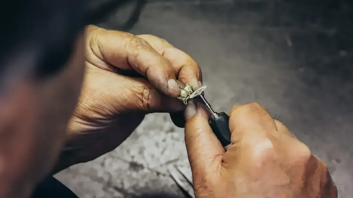 Sharpen Your Chainsaw Chain: Hand Filing Like a Pro Guide