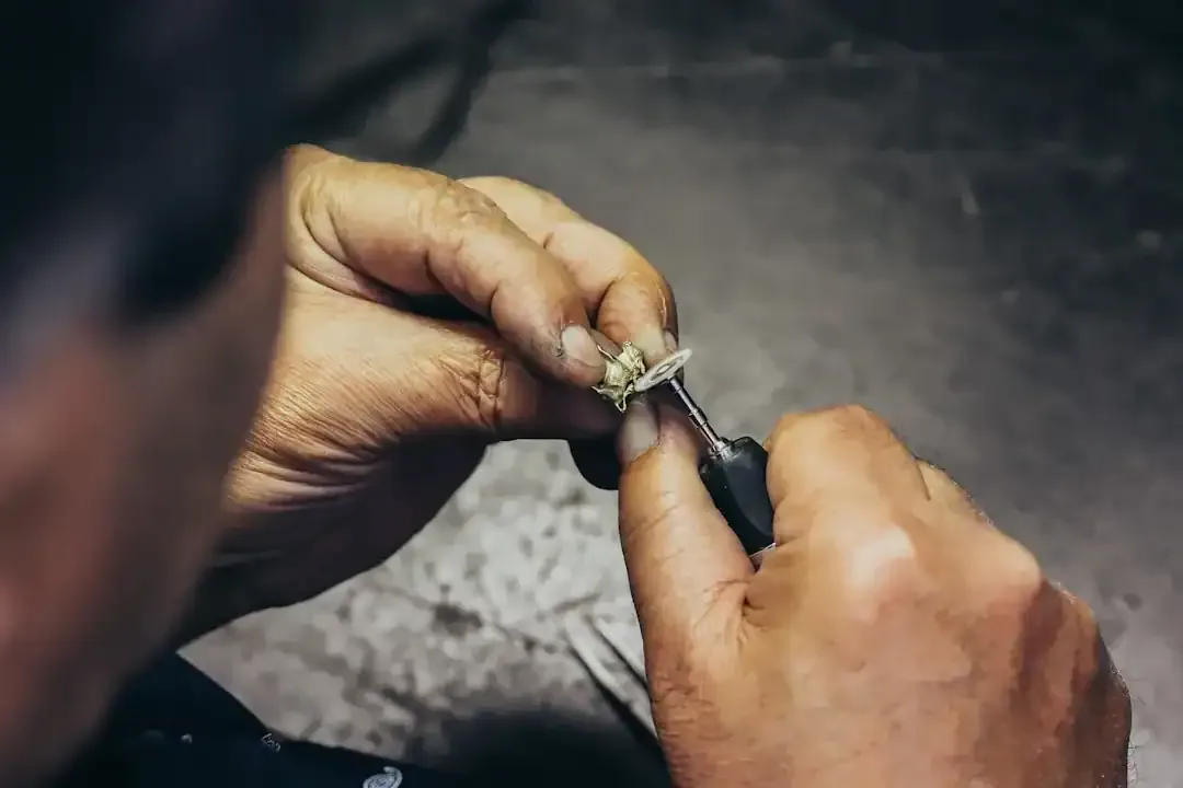 Sharpen Your Chainsaw Chain: Hand Filing Like a Pro Guide