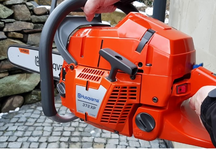 chainsaw husqvarna 372xp - featured image